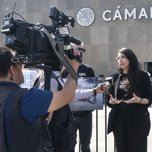 Dulce Ramirez spricht zur Presse