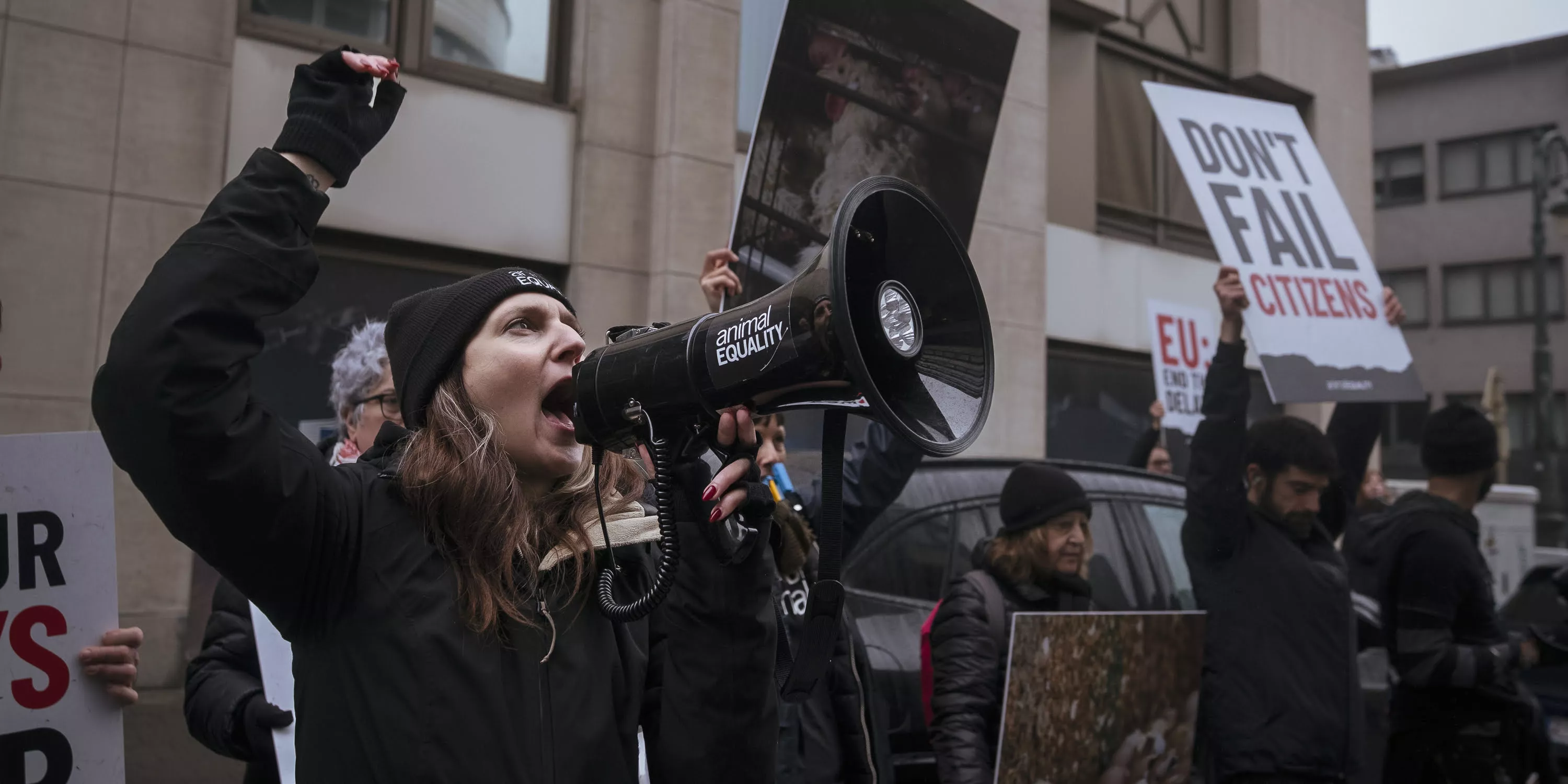 Aktivist*innen bei Protest