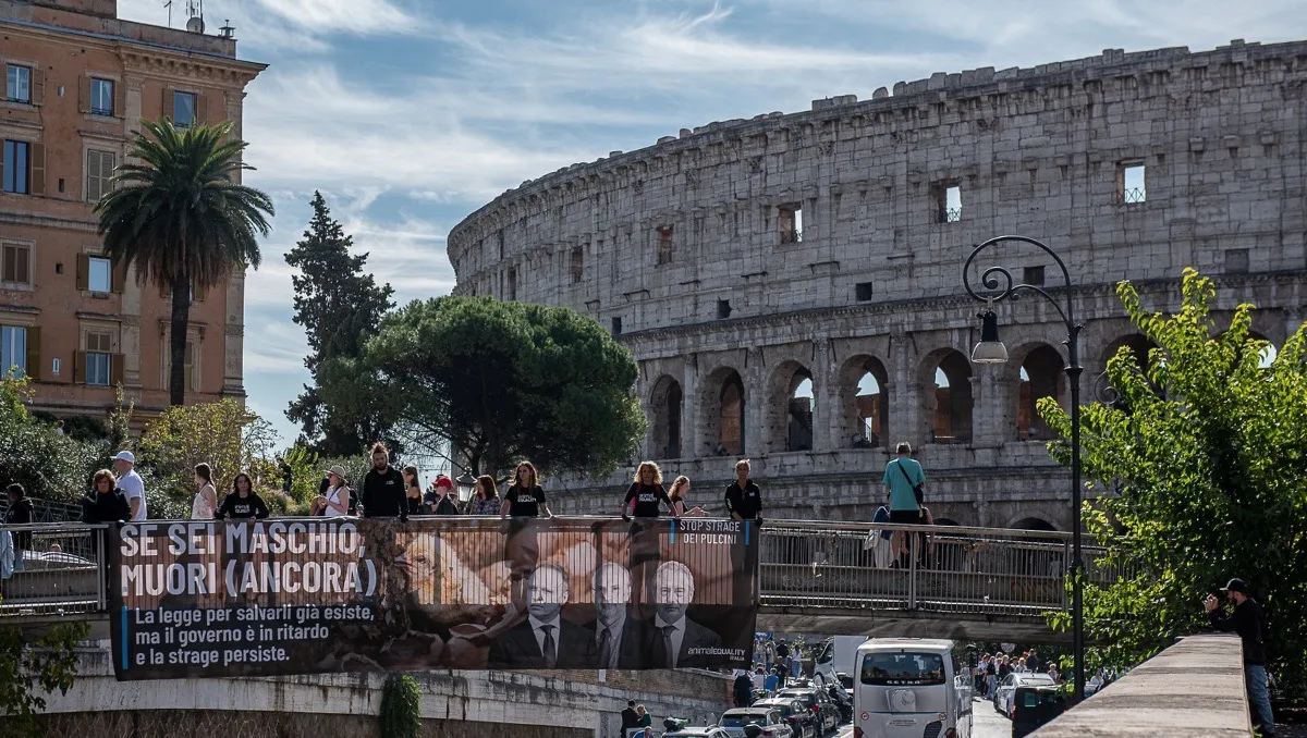 Banner-Drop vor dem Kolosseum